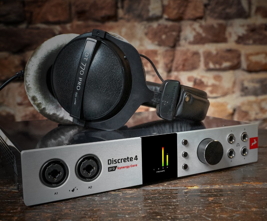Antelope Audio Discrete 4 Pro Synergy Core. Аудио интерфейс 4x10, Desktop TB 3 & USB 2, 1 FPGA and 2 DSP processors