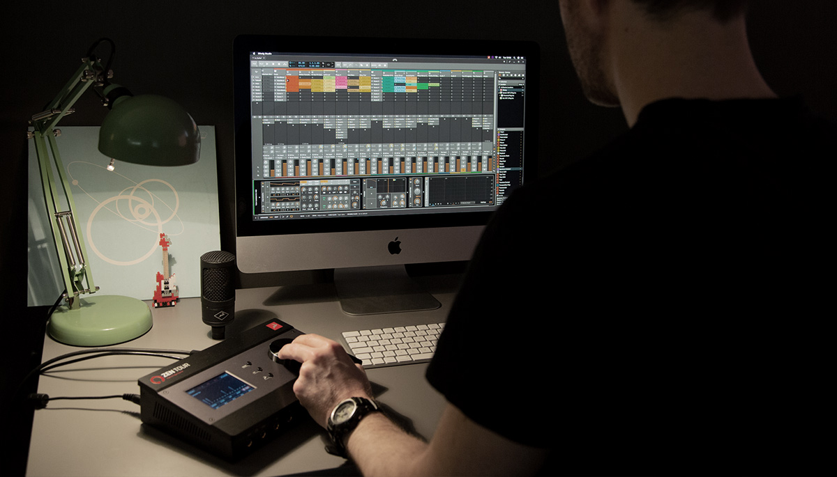 Antelope Audio Zen Tour Synergy core. Аудио интерфейс 8x14, Desktop TB 3 & USB 2, 2 FPGA and 4 DSP processors