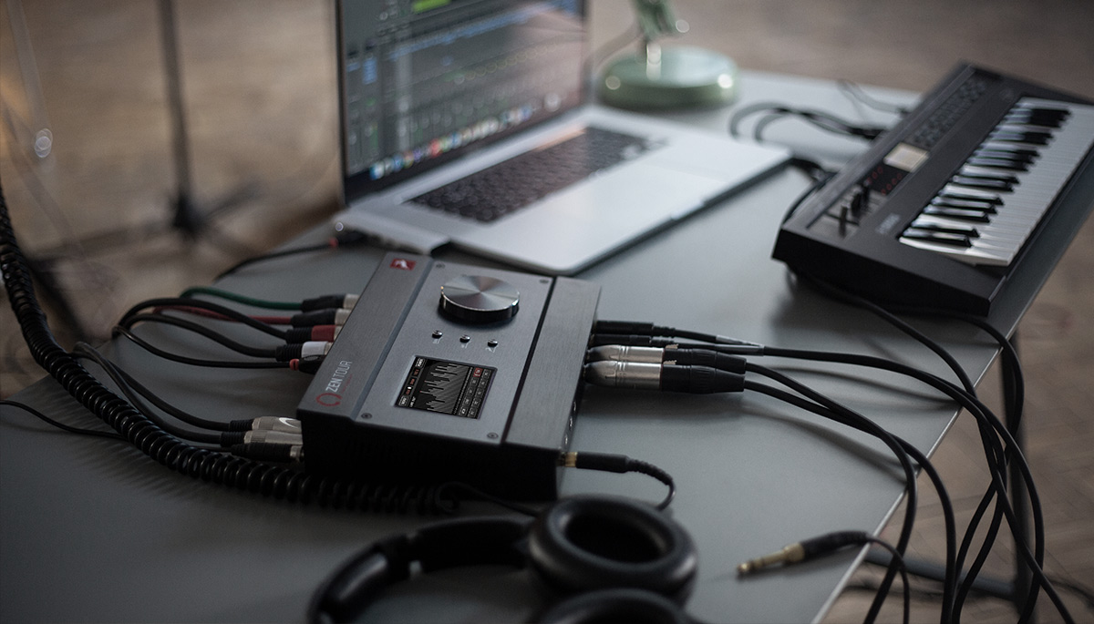 Antelope Audio Zen Tour Synergy core. Аудио интерфейс 8x14, Desktop TB 3 & USB 2, 2 FPGA and 4 DSP processors